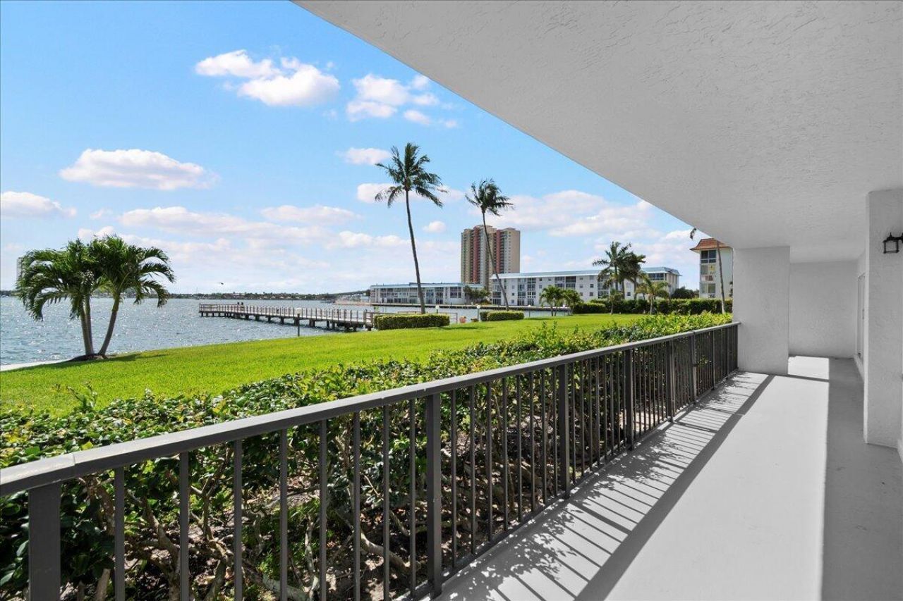 3040 Lake Shore Drive, Unit 101, Riviera Beach, FL 33404 Photo