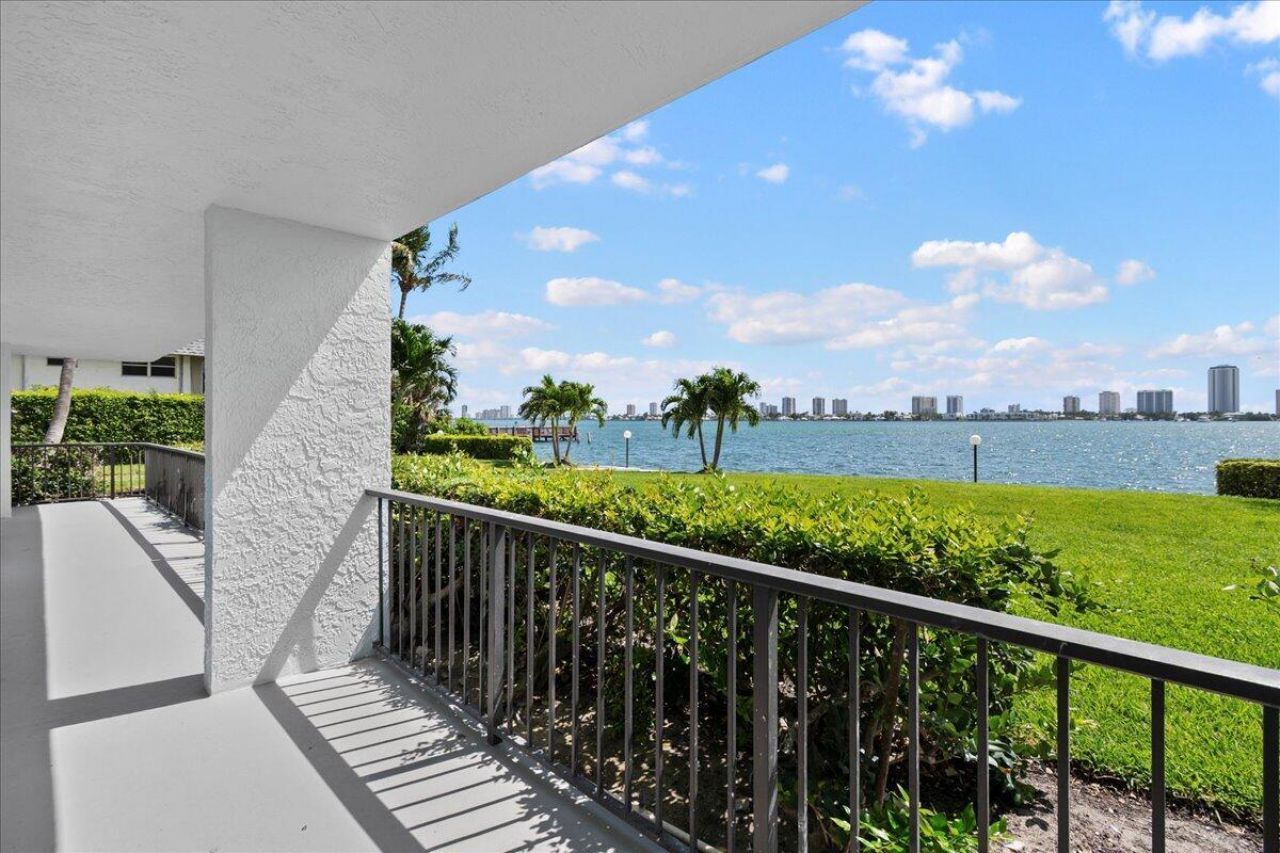 3040 Lake Shore Drive, Unit 101, Riviera Beach, FL 33404 Photo