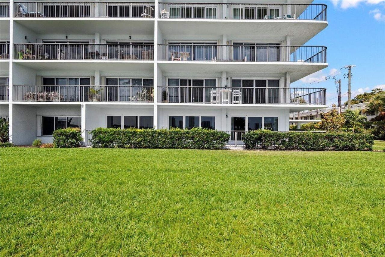 3040 Lake Shore Drive, Unit 101, Riviera Beach, FL 33404 Photo