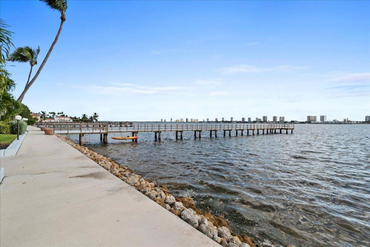 3040 Lake Shore Drive, Unit 101, Riviera Beach, FL 33404 Photo