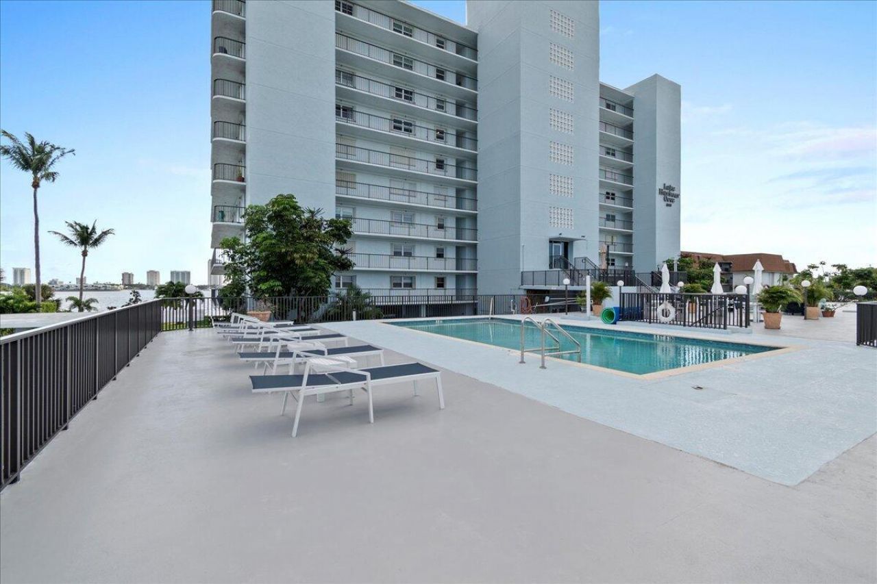 3040 Lake Shore Drive, Unit 101, Riviera Beach, FL 33404 Photo