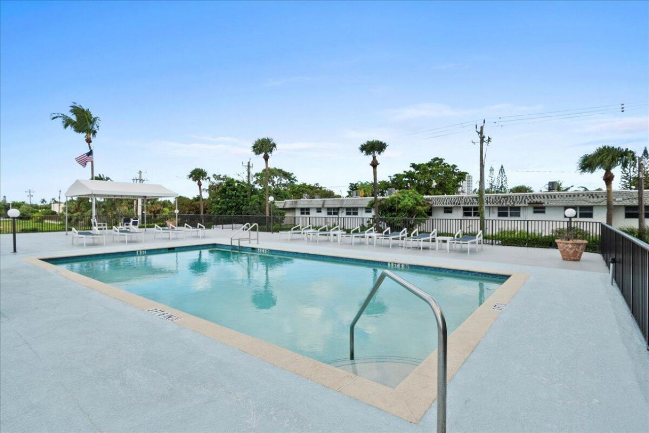 3040 Lake Shore Drive, Unit 101, Riviera Beach, FL 33404 Photo