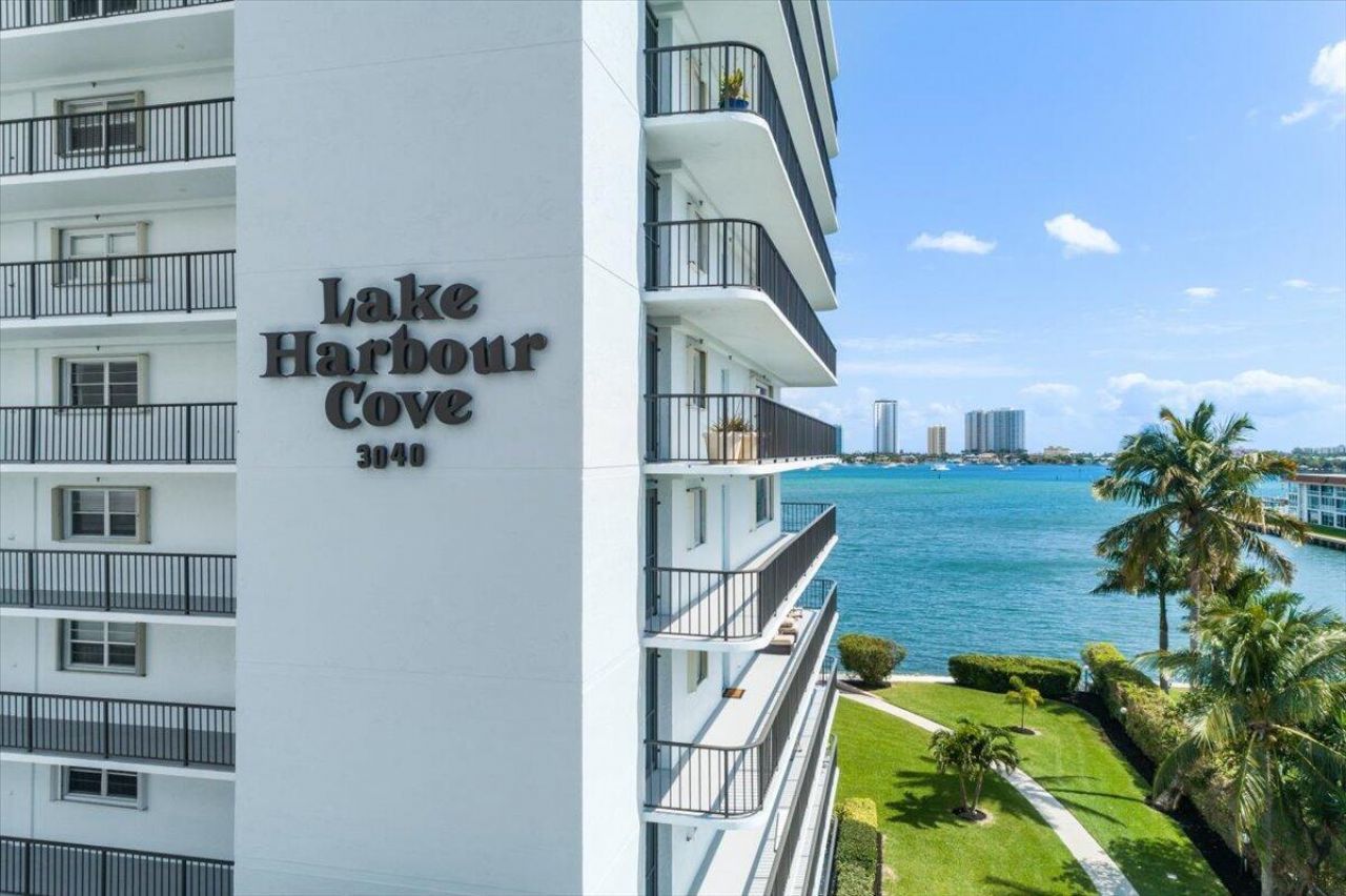 3040 Lake Shore Drive, Unit 101, Riviera Beach, FL 33404 Photo
