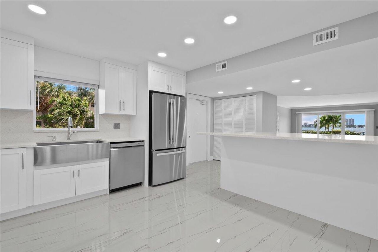 3040 Lake Shore Drive, Unit 101, Riviera Beach, FL 33404 Photo