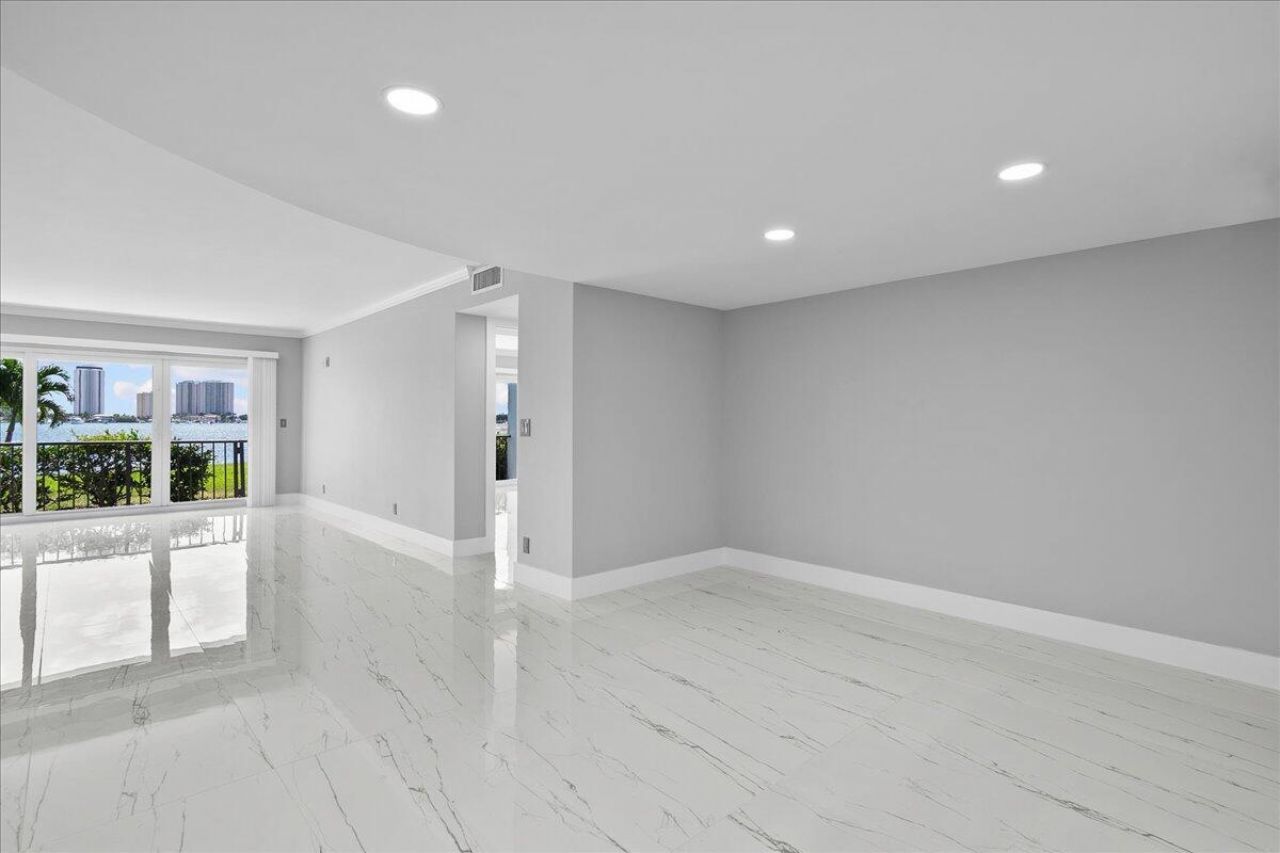 3040 Lake Shore Drive, Unit 101, Riviera Beach, FL 33404 Photo