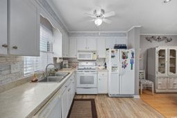 829 Villa Dr. photo 4