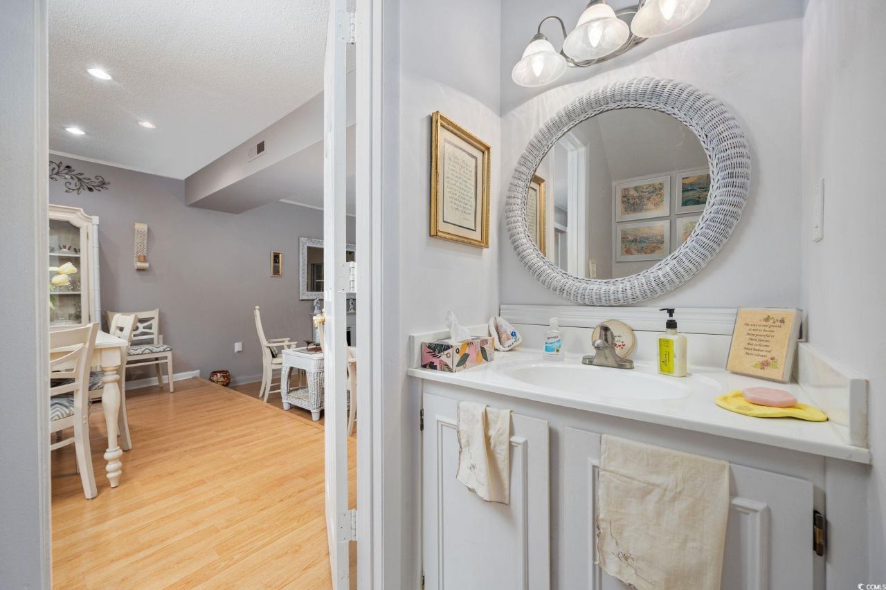 829 Villa Dr. Photo 8