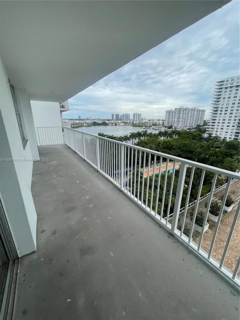 2851 NE 183rd St, Unit 906E, Aventura, FL 33160 Photo