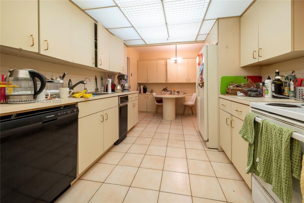 Please Call For Address, Unit 606, Bal Harbour, FL 33154 Photo