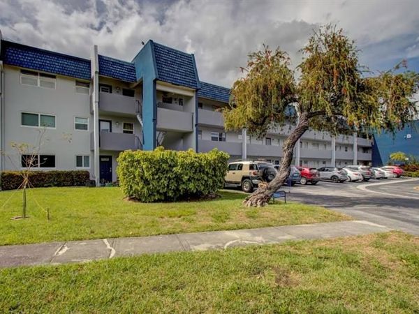 7867 Golf Circle Drive, Unit 108, Margate, FL 33063