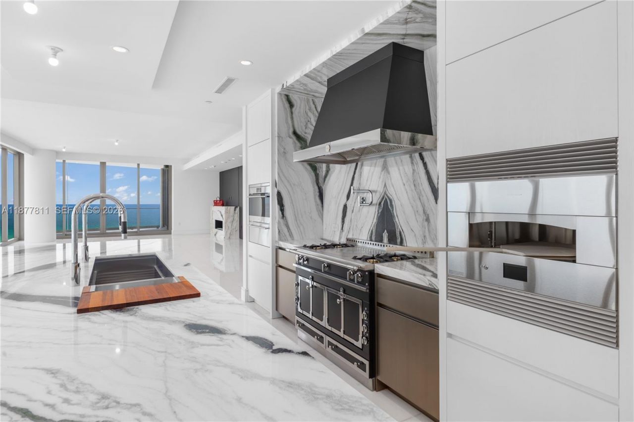 17975 Collins Ave, Unit N-1802, Sunny Isles Beach, FL 33160 Photo