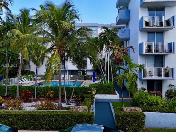 1801 S Treasure Dr, Unit 110, North Bay Village, FL 33141