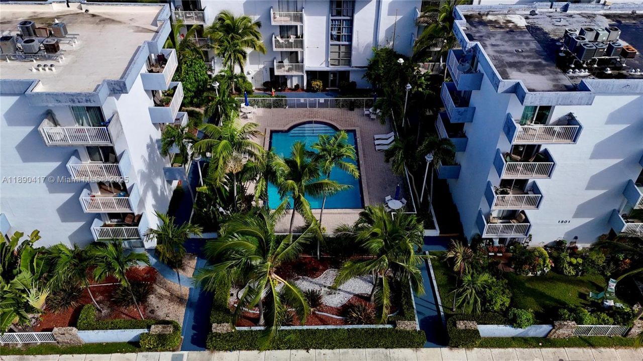 1801 S Treasure Dr, Unit 110, North Bay Village, FL 33141 Photo