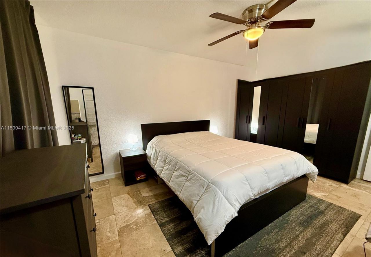 1801 S Treasure Dr, Unit 110, North Bay Village, FL 33141 Photo