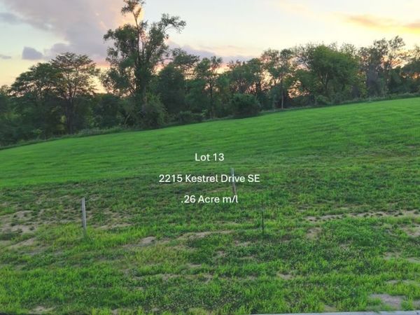 2215 Kestrel Drive SE, Cedar Rapids, IA 52403