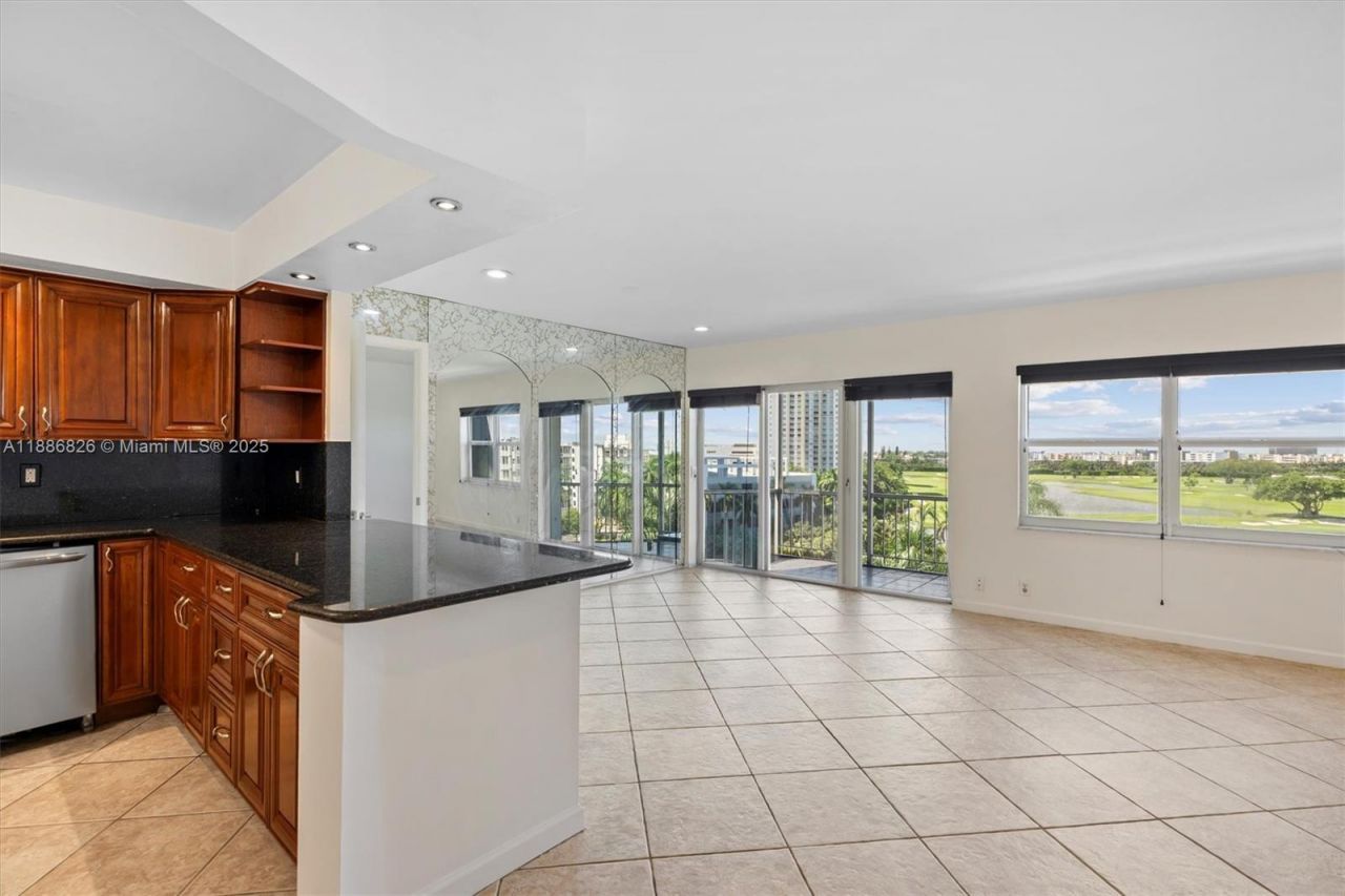 200 Diplomat Pkwy, Unit 825, Hallandale Beach, FL 33009 Photo