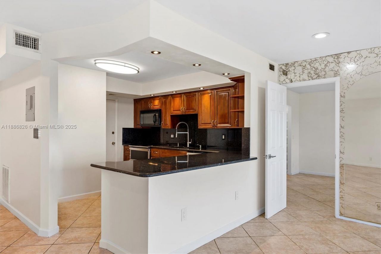 200 Diplomat Pkwy, Unit 825, Hallandale Beach, FL 33009 Photo