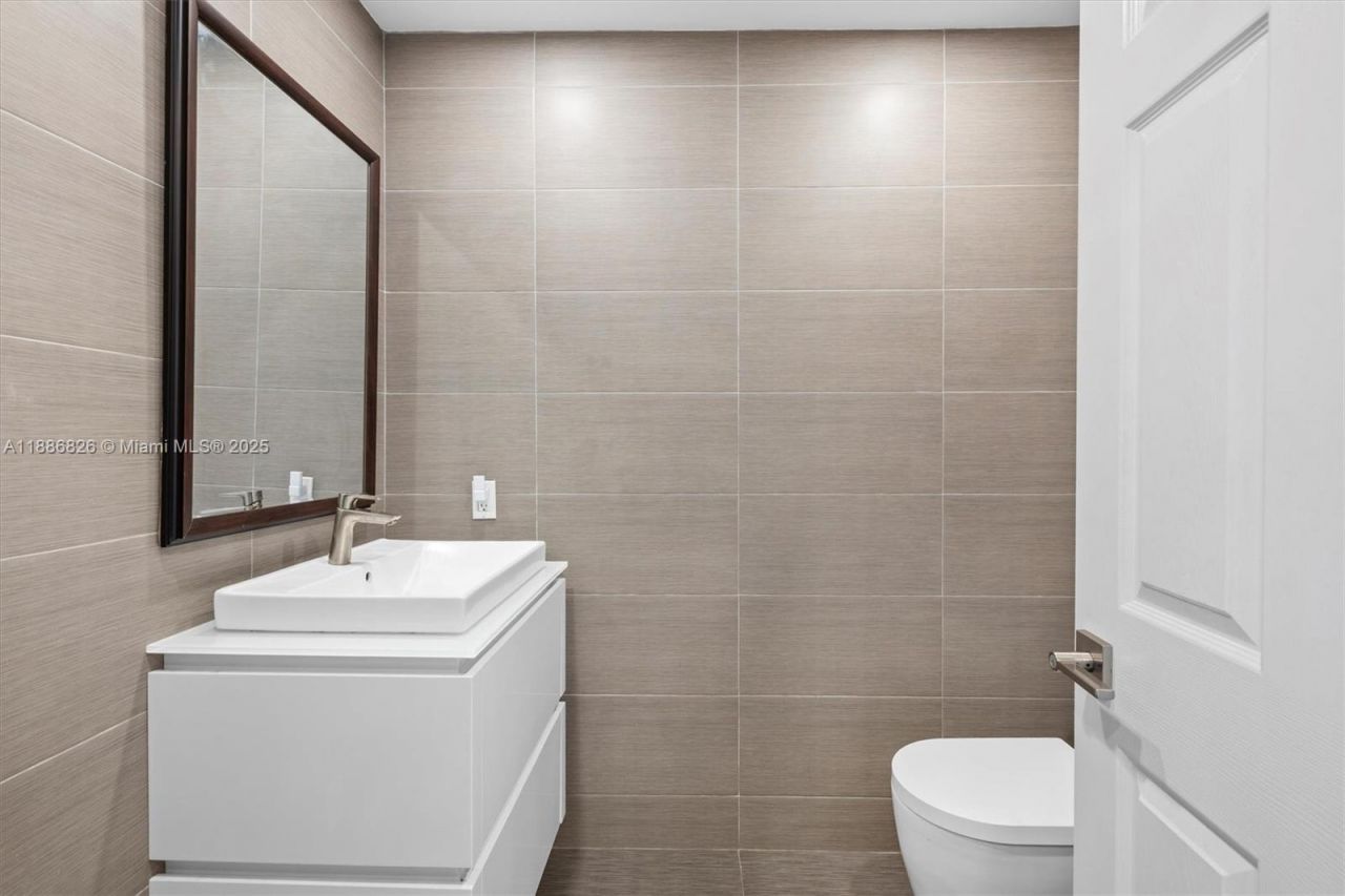 200 Diplomat Pkwy, Unit 825, Hallandale Beach, FL 33009 Photo