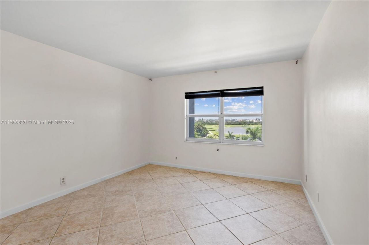 200 Diplomat Pkwy, Unit 825, Hallandale Beach, FL 33009 Photo