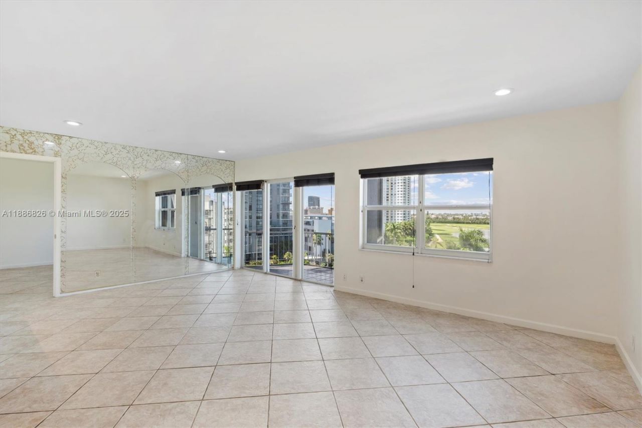 200 Diplomat Pkwy, Unit 825, Hallandale Beach, FL 33009 Photo