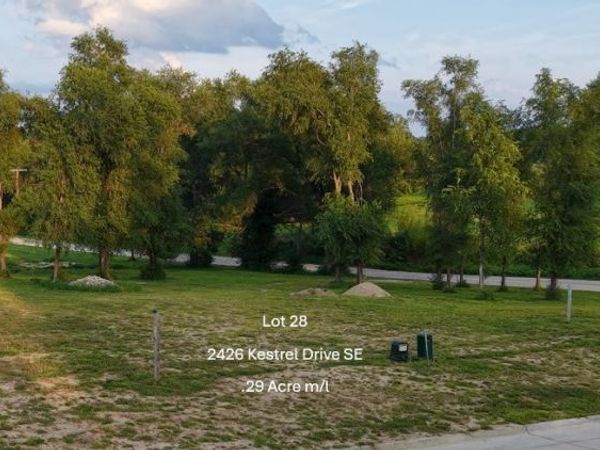 2426 Kestrel Drive SE, Cedar Rapids, IA 52403