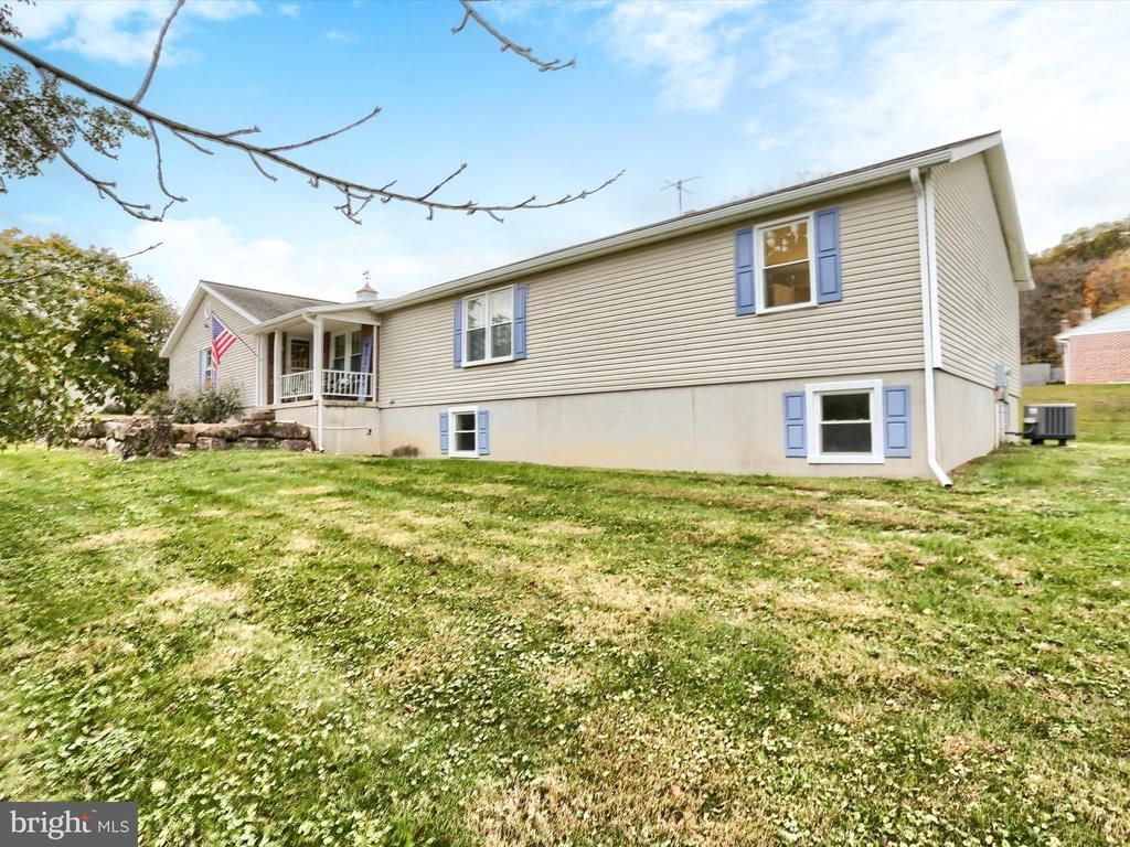 158 Farm Drive, Thompsontown, PA 17094 Main Photo