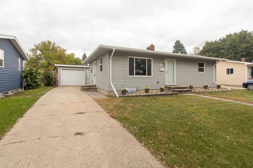 1806 10th Avenue N, Moorhead, MN 56560 Main Photo