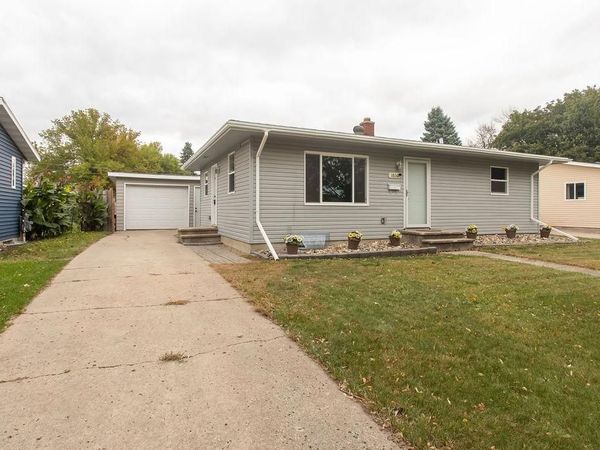 1806 10th Avenue N, Moorhead, MN 56560