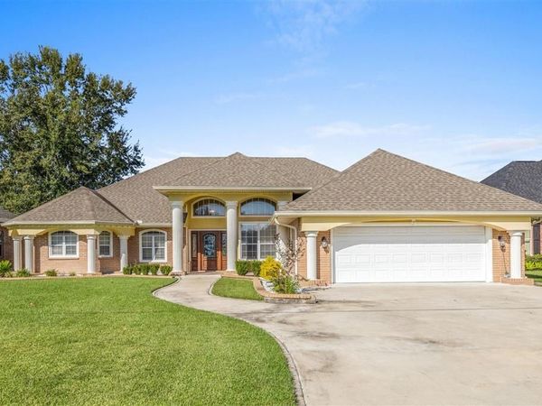 4012 Woodcrest Lane, Lake Charles, LA 70605