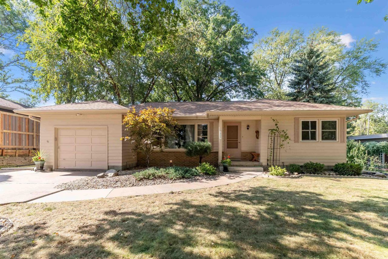 456 Loma Street, Waterloo, IA 50701 Main Photo