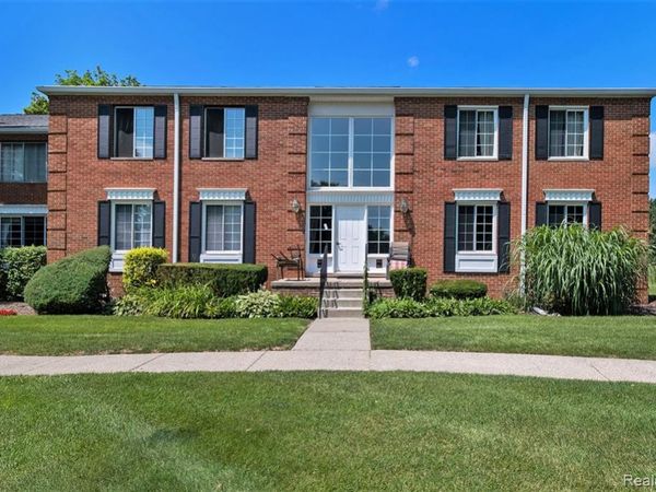 654 E FOX HILLS Drive, Bloomfield Twp, MI 48304