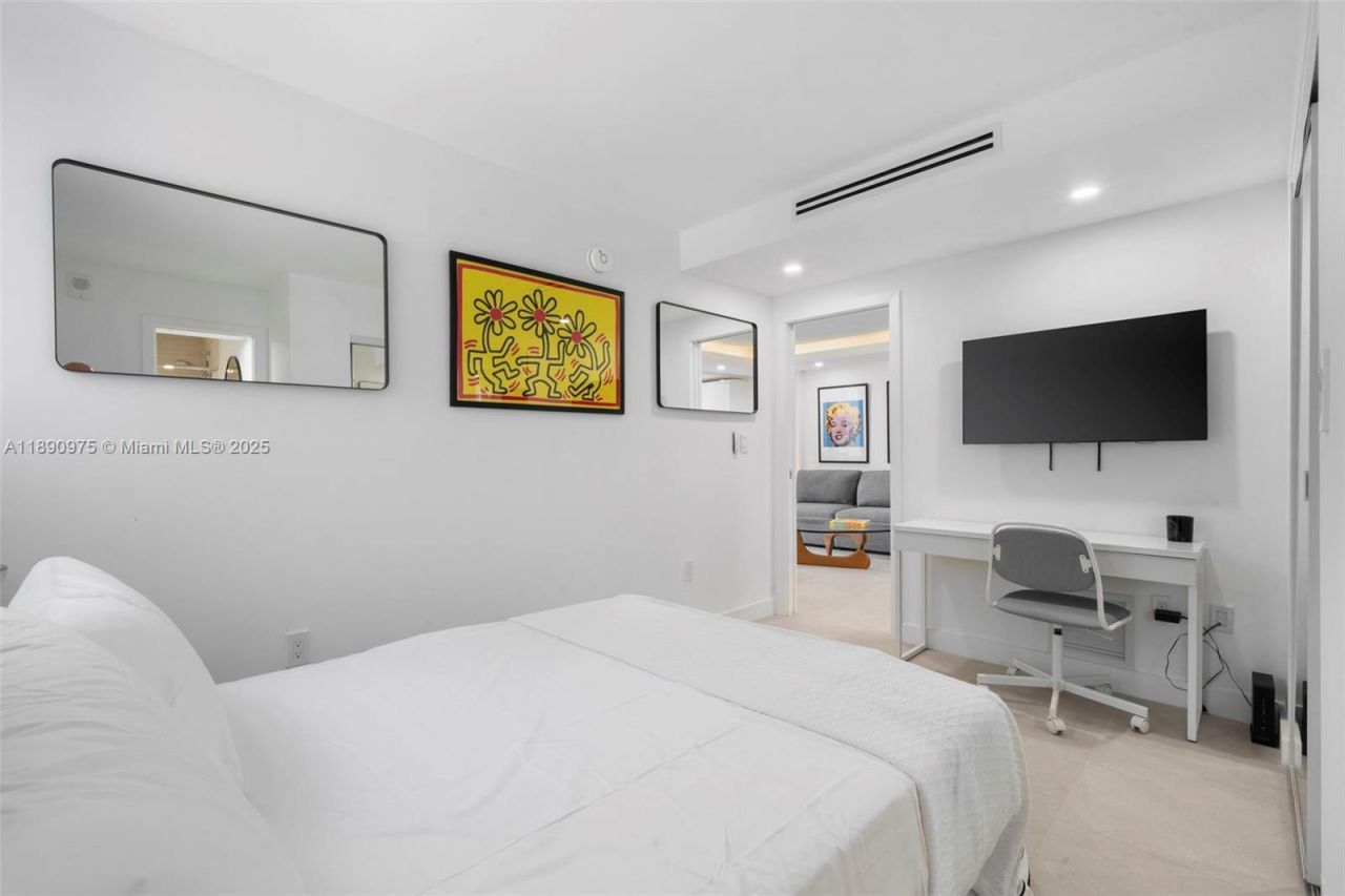 345 Ocean Dr, Unit 326, Miami Beach, FL 33139 Photo