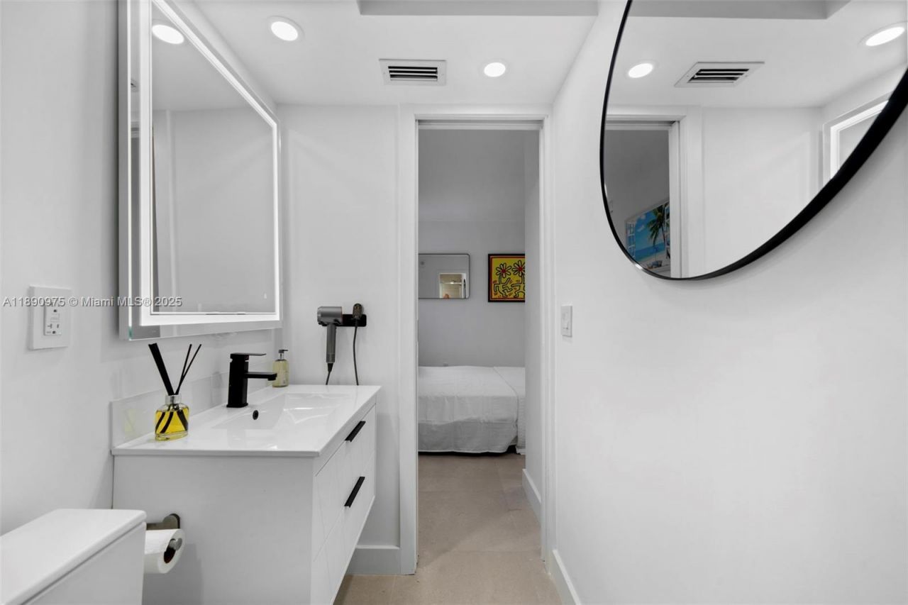 345 Ocean Dr, Unit 326, Miami Beach, FL 33139 Photo