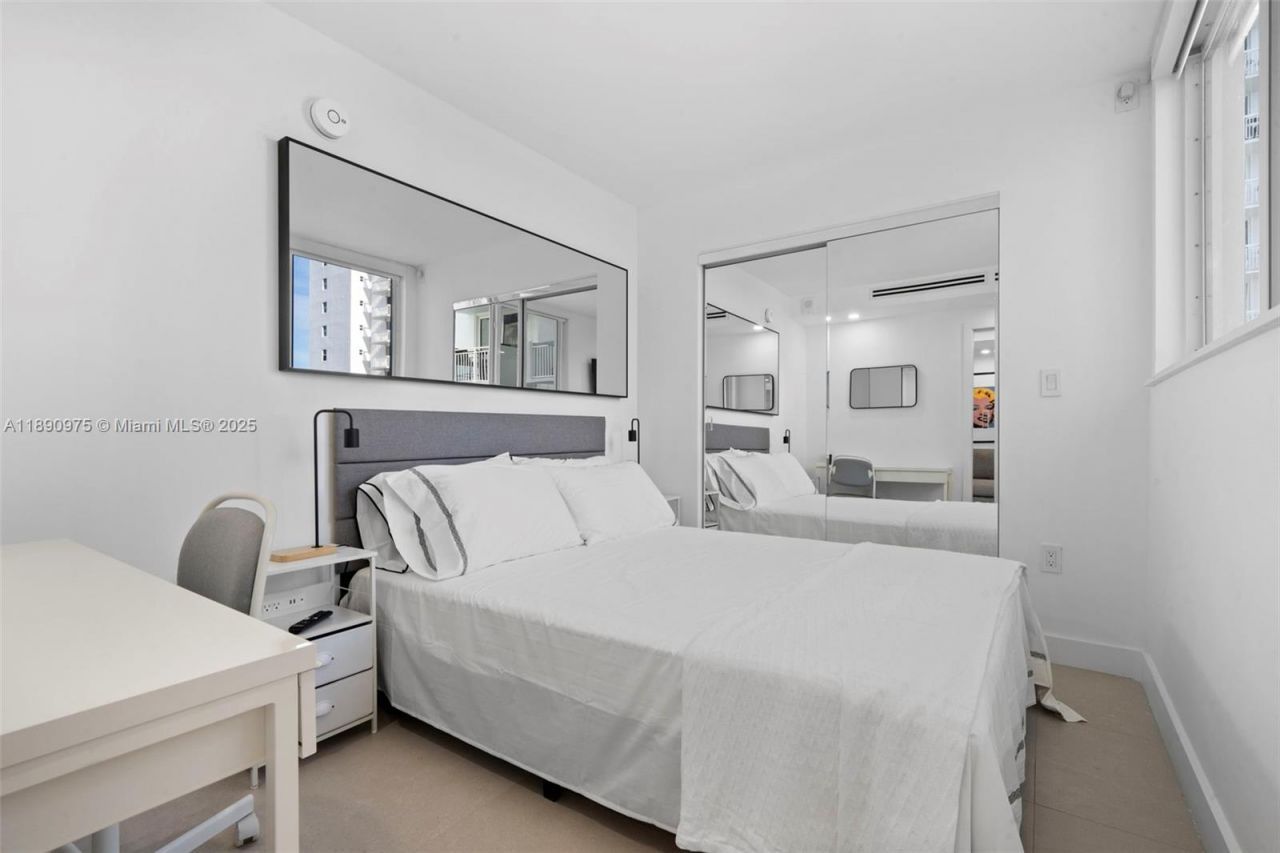 345 Ocean Dr, Unit 326, Miami Beach, FL 33139 Photo