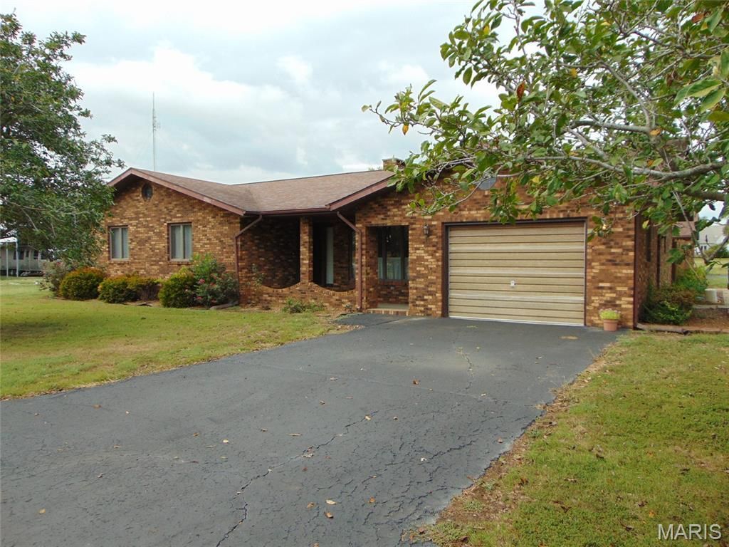 4077 State Route 154, Pinckneyville, IL 62274 Main Photo