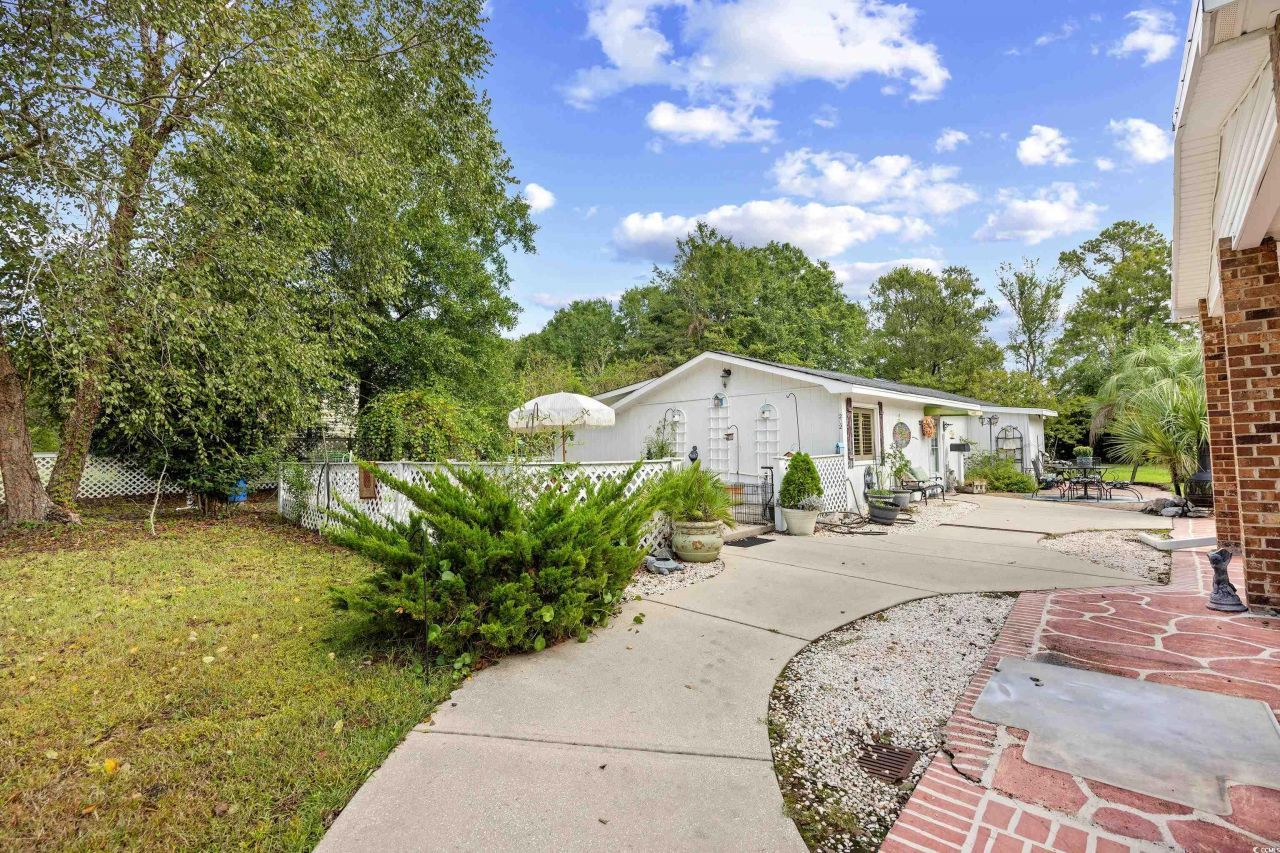 202 Greenleaf Circle Photo 32