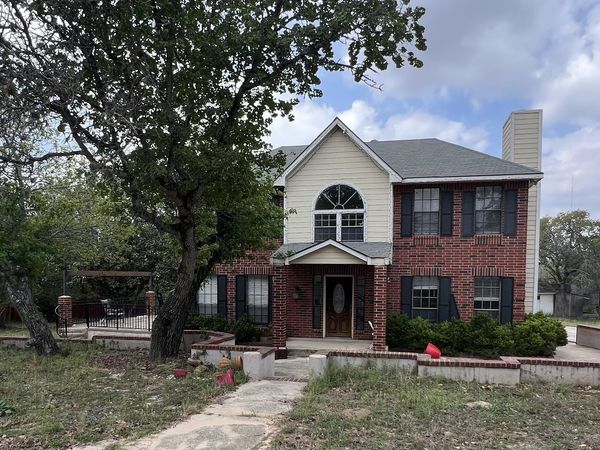 353 Eagle Ridge, Floresville, TX 78114