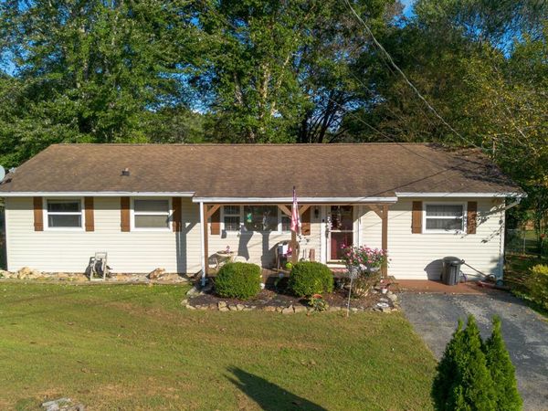 212 Reba Ave, Harriman, TN 37748