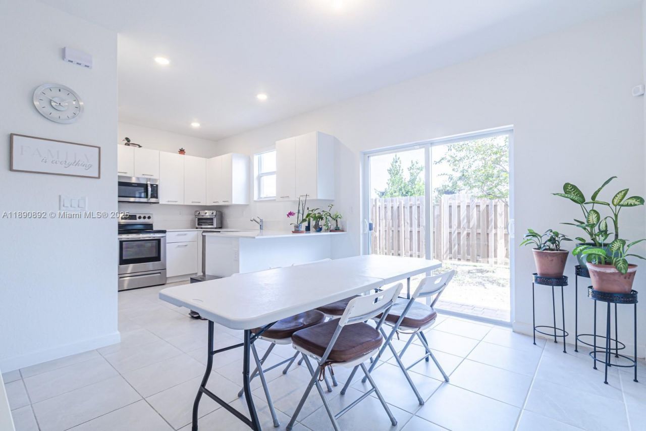 12509 NW 23rd Pl, Miami, FL 33167 Photo