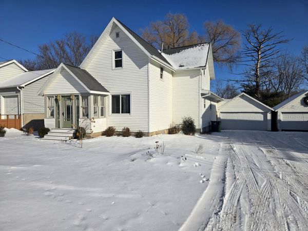 226 S High Street, Markesan, WI 53946