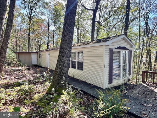 407 WOODLAWN DRIVE, BREEZEWOOD, PA 15533