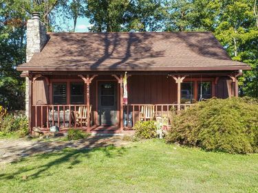 221 S Lake Bluff Lane, Scottsville, KY 42164