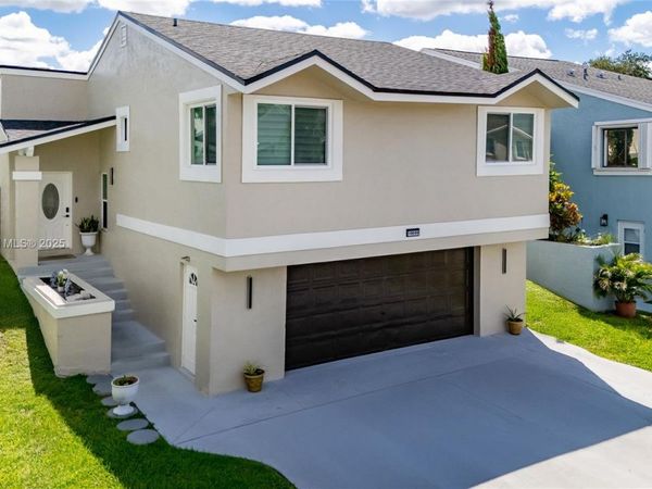 10048 SW 221st St, Cutler Bay, FL 33190