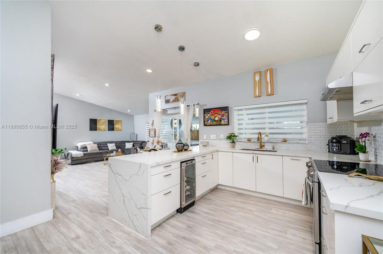 10048 SW 221st St, Cutler Bay, FL 33190 Photo