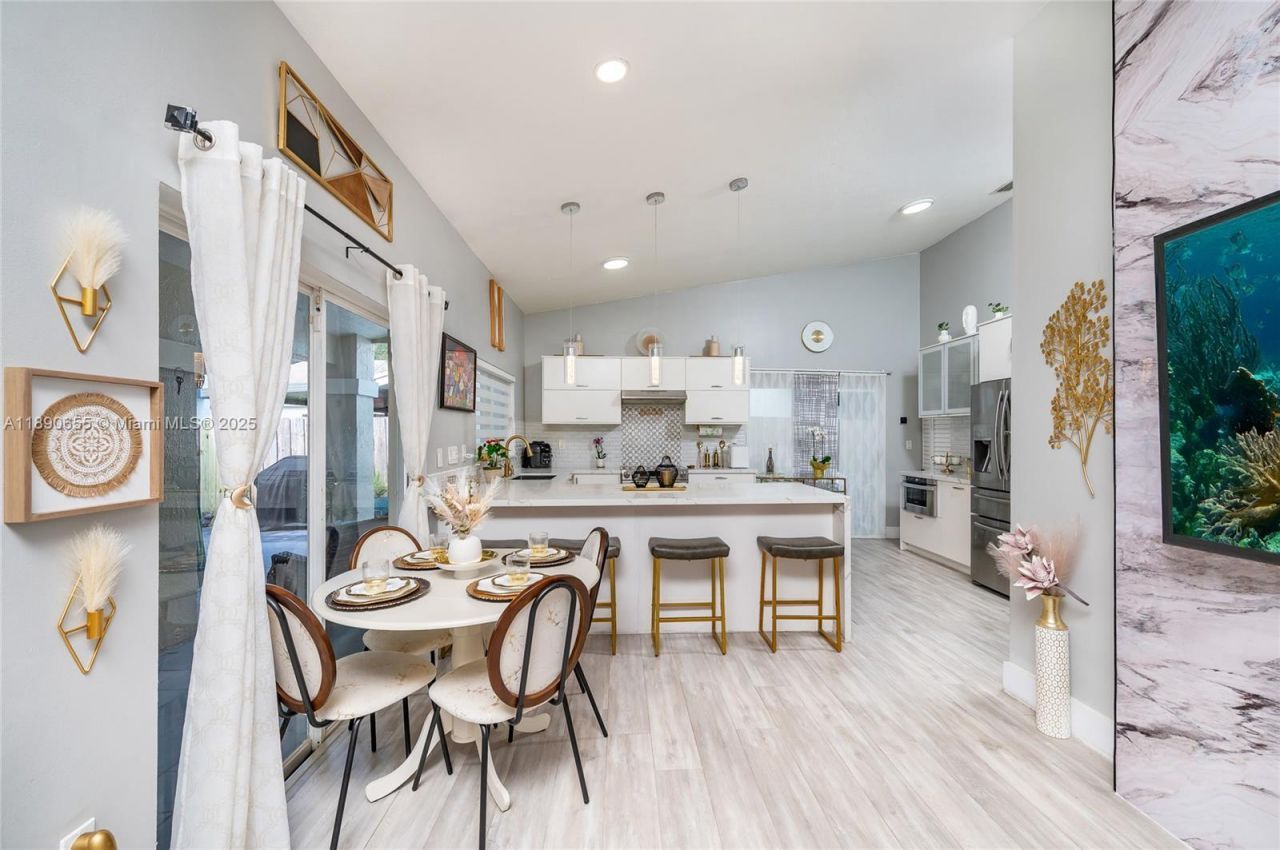 10048 SW 221st St, Cutler Bay, FL 33190 Photo