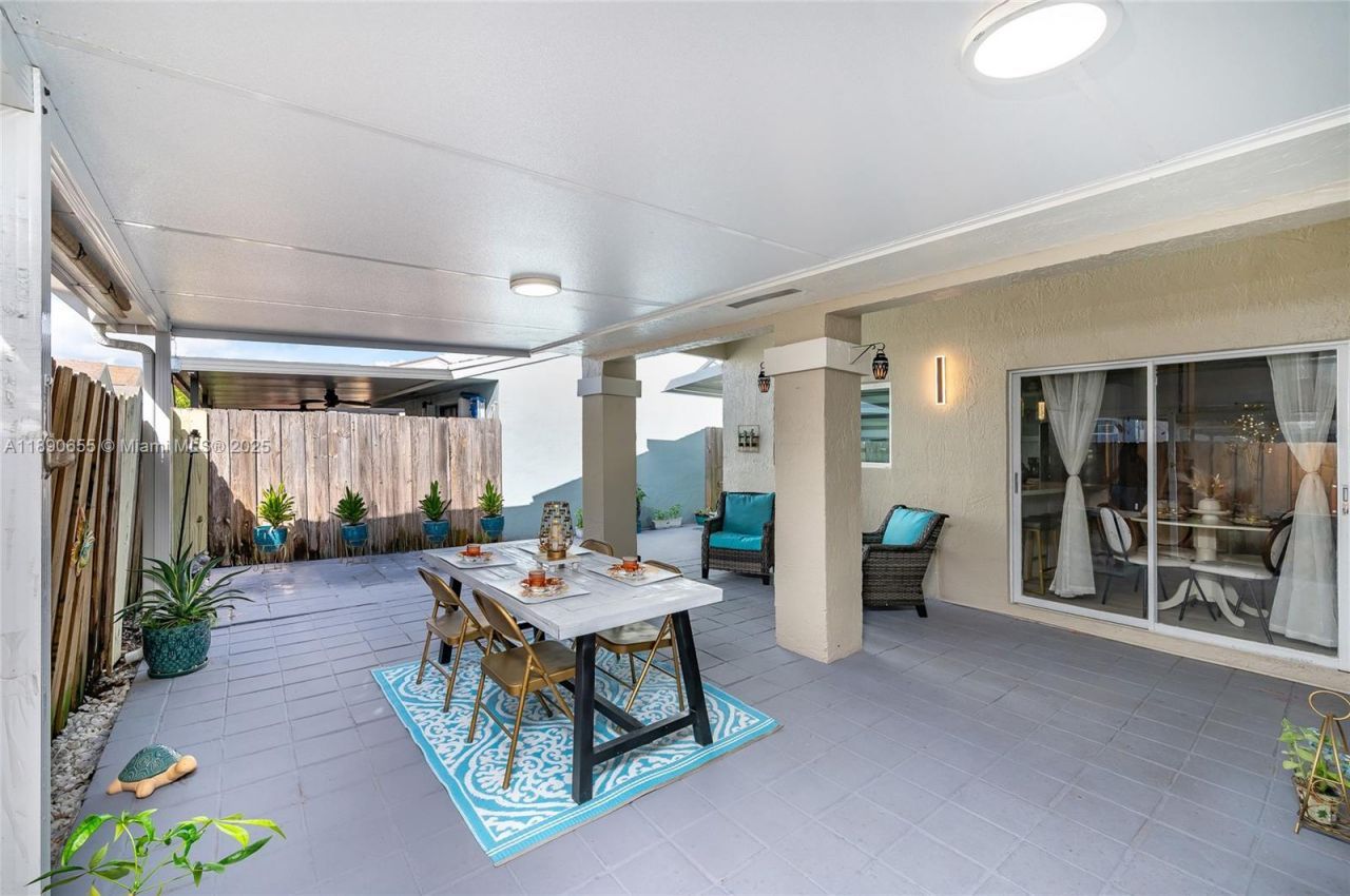 10048 SW 221st St, Cutler Bay, FL 33190 Photo