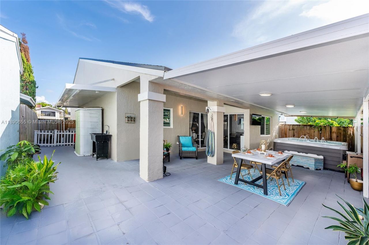 10048 SW 221st St, Cutler Bay, FL 33190 Photo