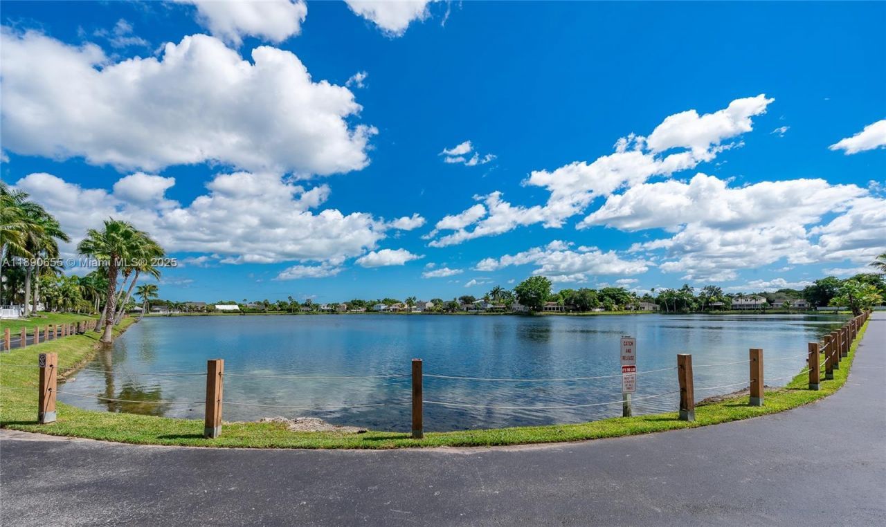 10048 SW 221st St, Cutler Bay, FL 33190 Photo