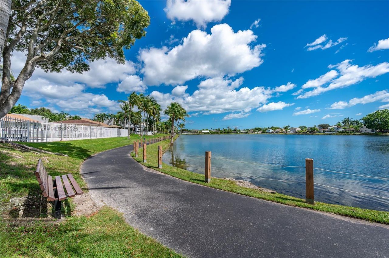 10048 SW 221st St, Cutler Bay, FL 33190 Photo