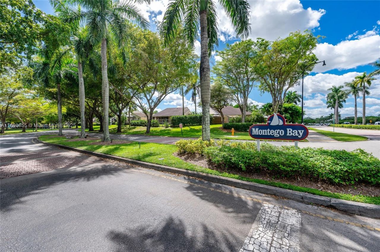 10048 SW 221st St, Cutler Bay, FL 33190 Photo